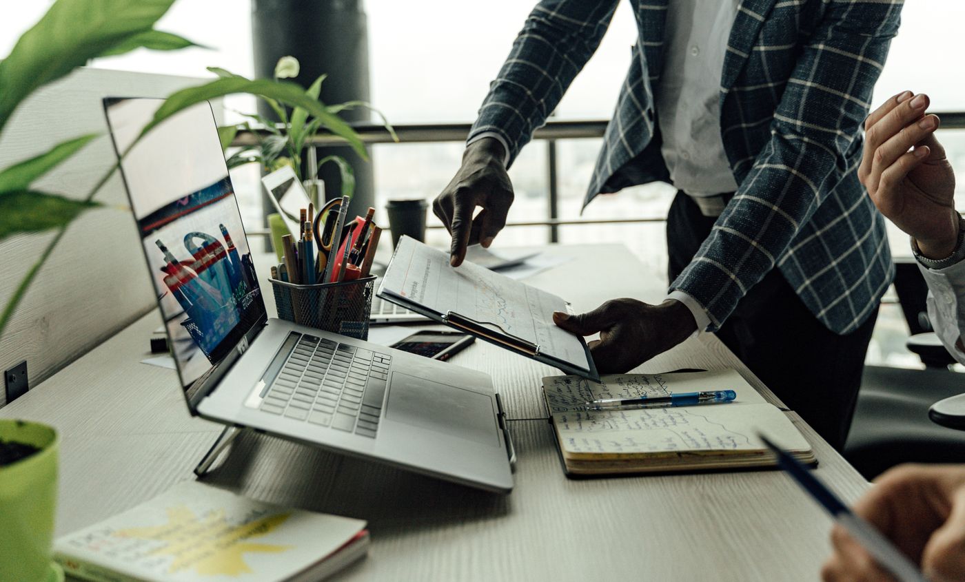 Analysts interpreting audience performance reports